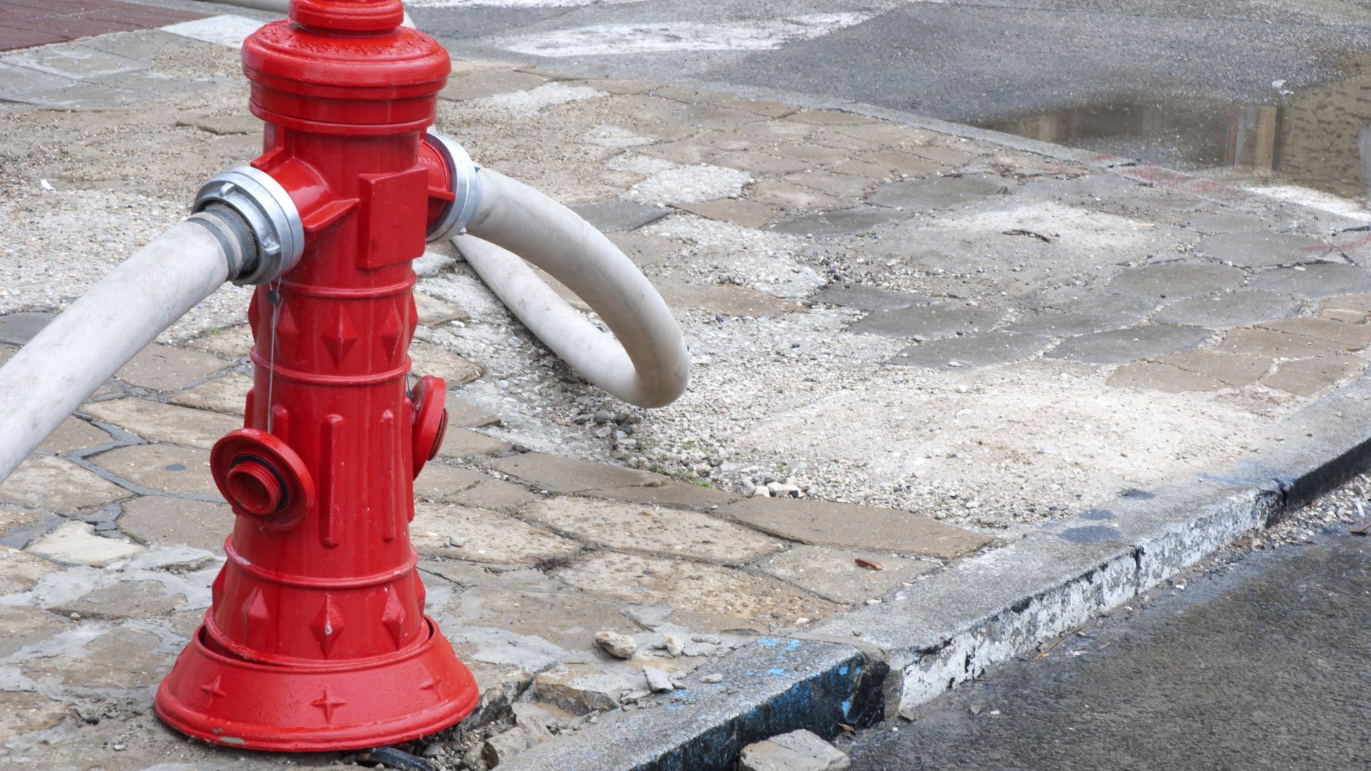 How to Choose Between Dry Barrel Fire Hydrants